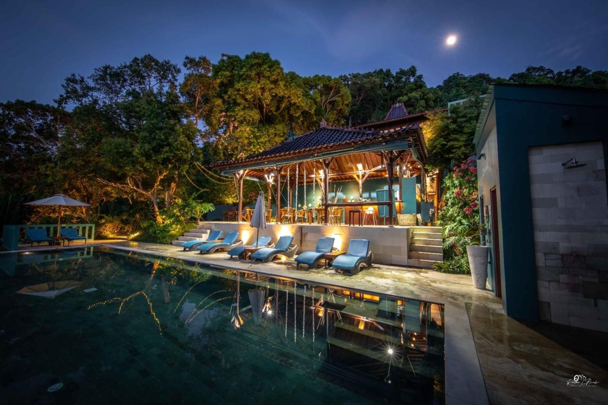 Luxury tent The Jungle -glamping At Karuna